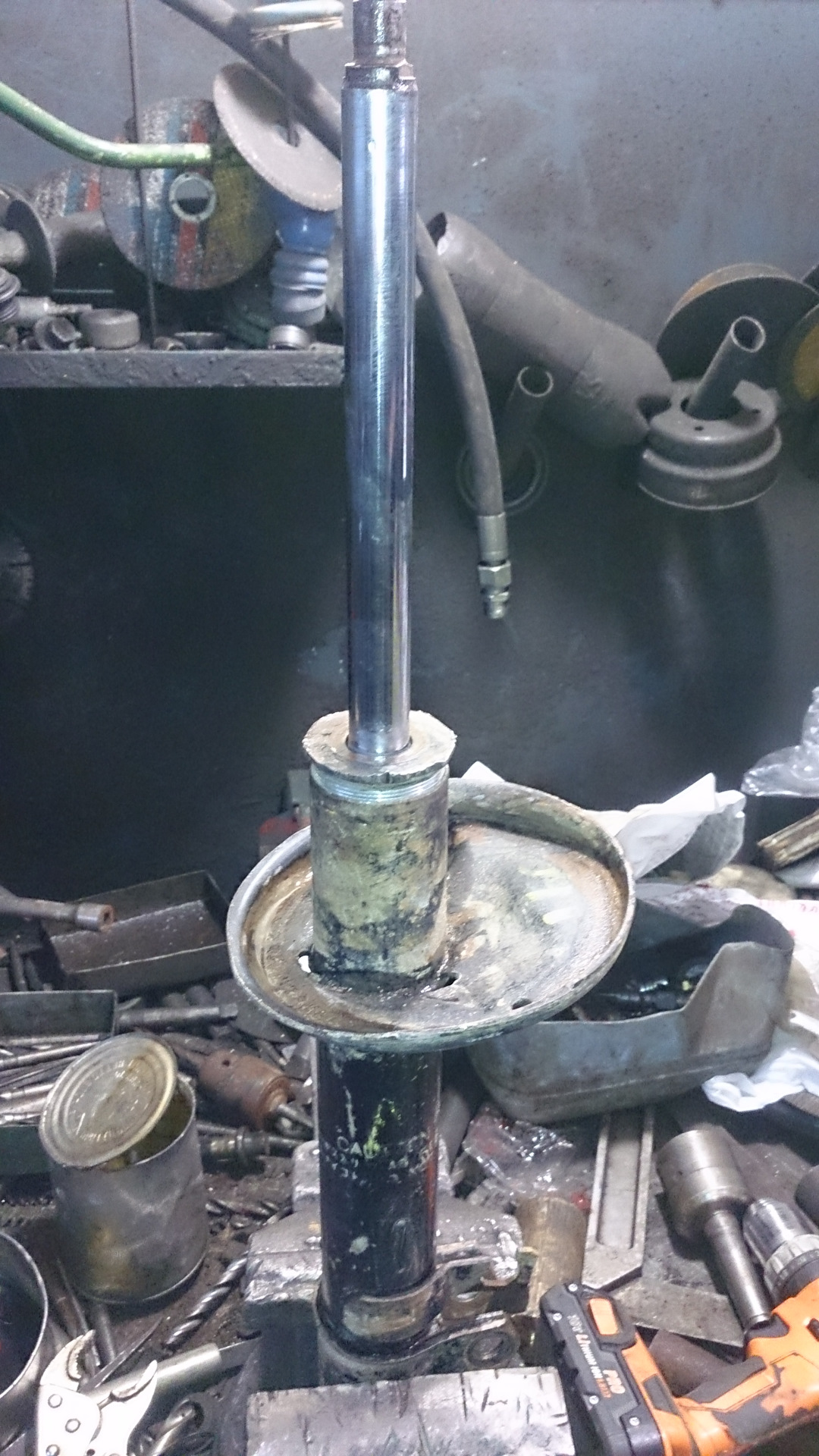 Стоит ли прокачивать стойки. Разборные стойки на автомобиль. Разборные стойки своими руками. Разборная стойка как определить. Стойку пробивает на Кочках