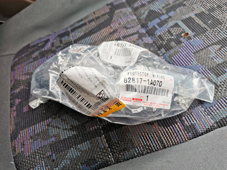 Фото в бортжурнале Toyota Sprinter (110). Запчасти на фото: 828171A070