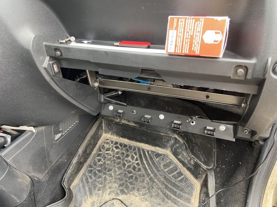 Будни автосервиса или замена штатной магнитолы 2190 2018г. — DRIVE2