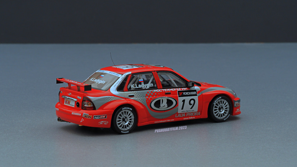 ミニカー 1/43 LADA Priora WTCC 2009 J. Thompson ミニカー 1/43 LADA Priora WTCC 2009 J. Thompson ミニカー 1
