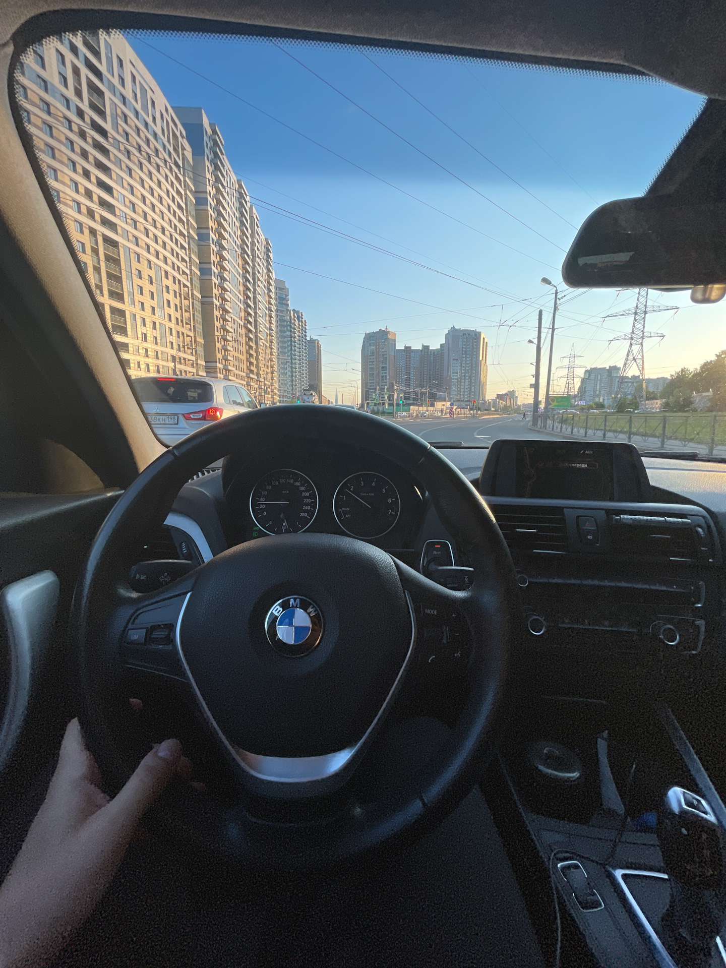 Розовые ремни, М руль, розовые суппорта и передняя распорка — BMW 1 ...