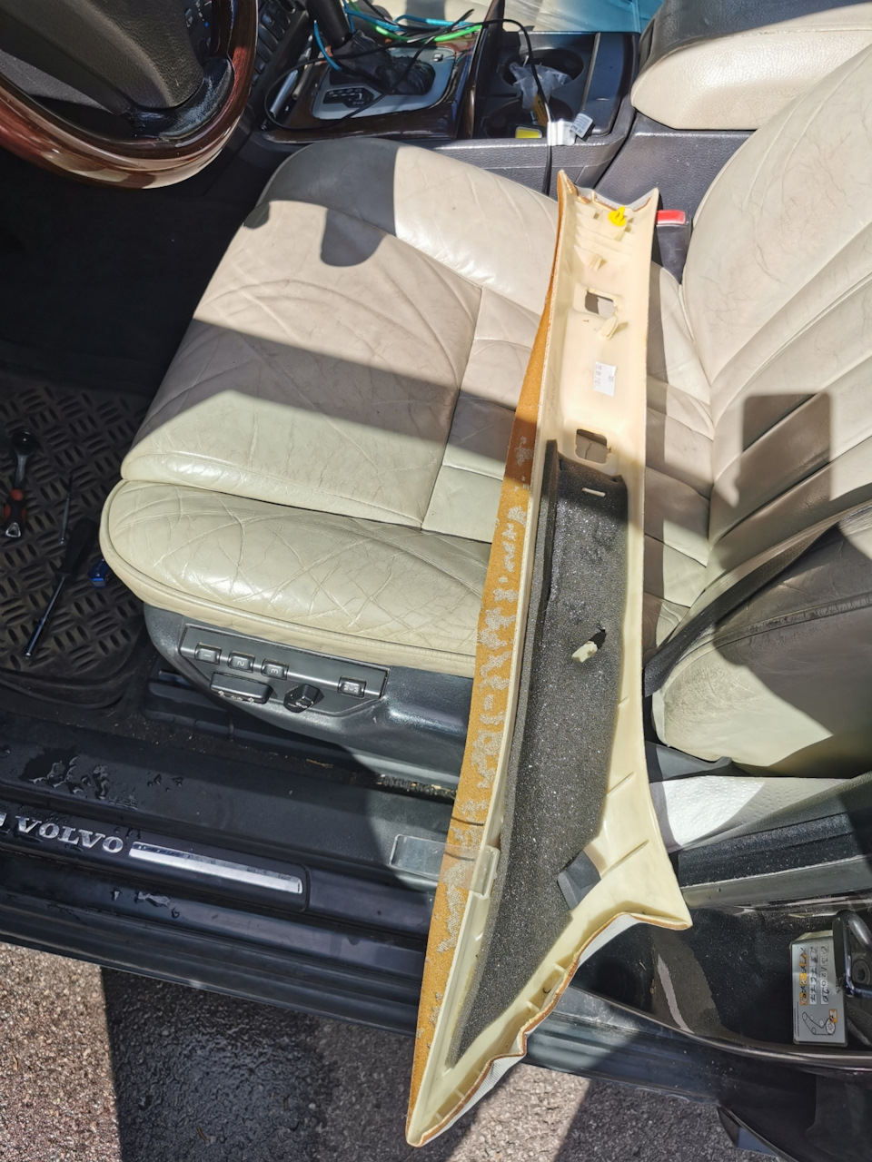 Фото в бортжурнале Volvo XC90 (1G). Запчасти на фото: 077025