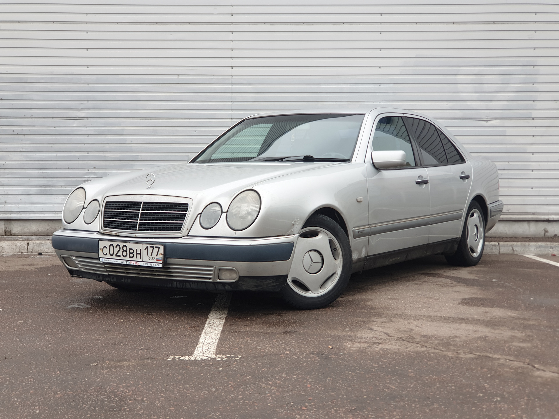 Купить мерседес 1998 года. W210 1998. Mercedes Benz e 420 1998 года. E-class 1998. E class 1998 белый.