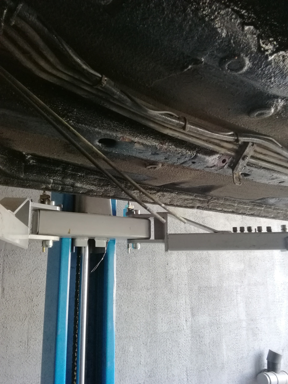 Задние тормозные трубки — Mitsubishi Galant (8G), 2,4 л, 2001 года ...