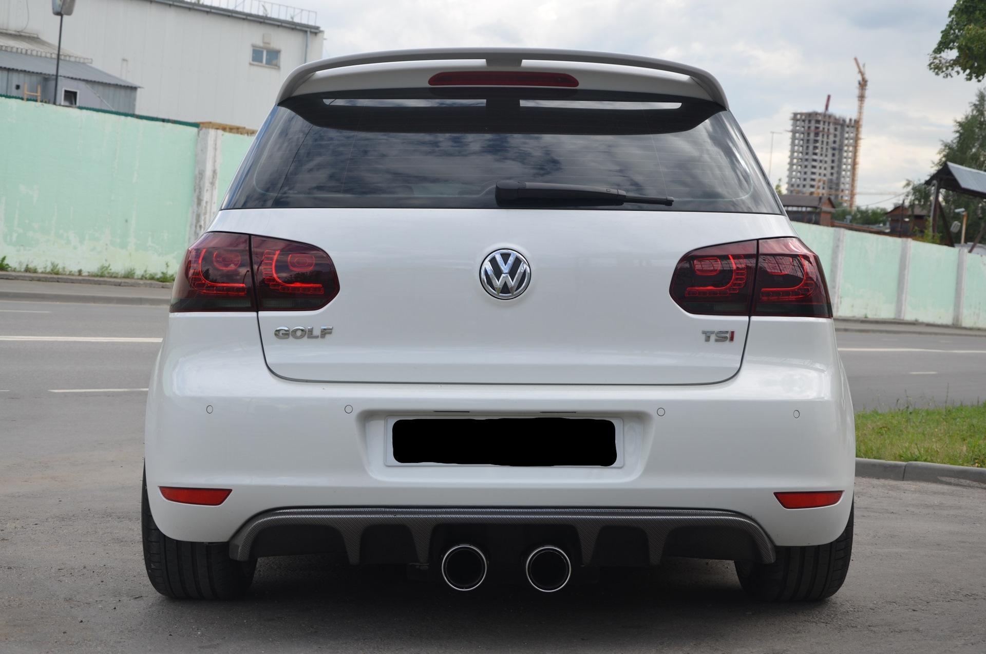 1 посередине. Volkswagen Golf 6 двойной выхлоп. Выхлоп Golf 6 r. Golf GTI выхлоп. Выхлоп Фольксваген гольф 6.