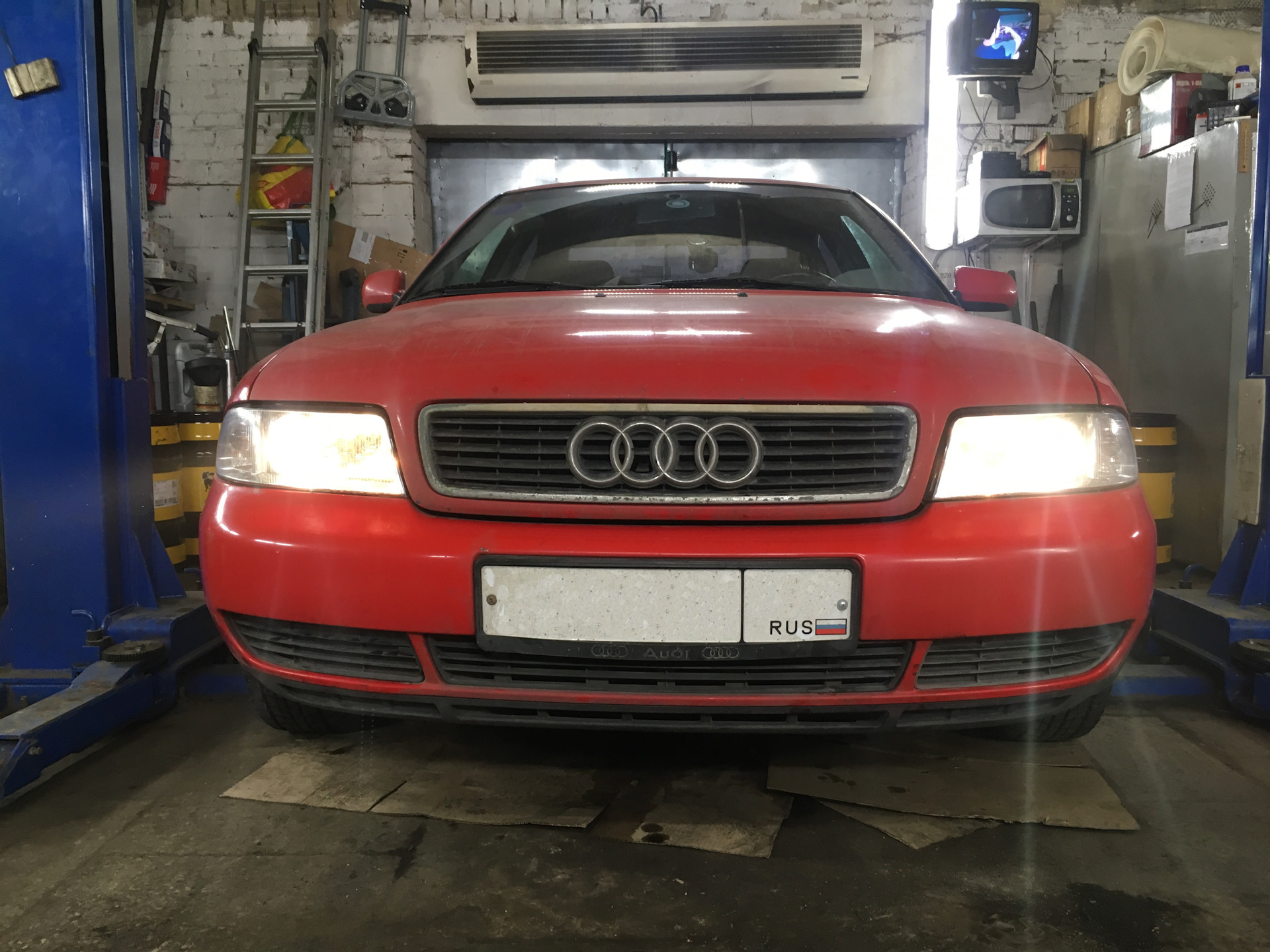 Новая решетка радиатора — Audi A4 (B5), 1,8 л, 1998 года | своими ...