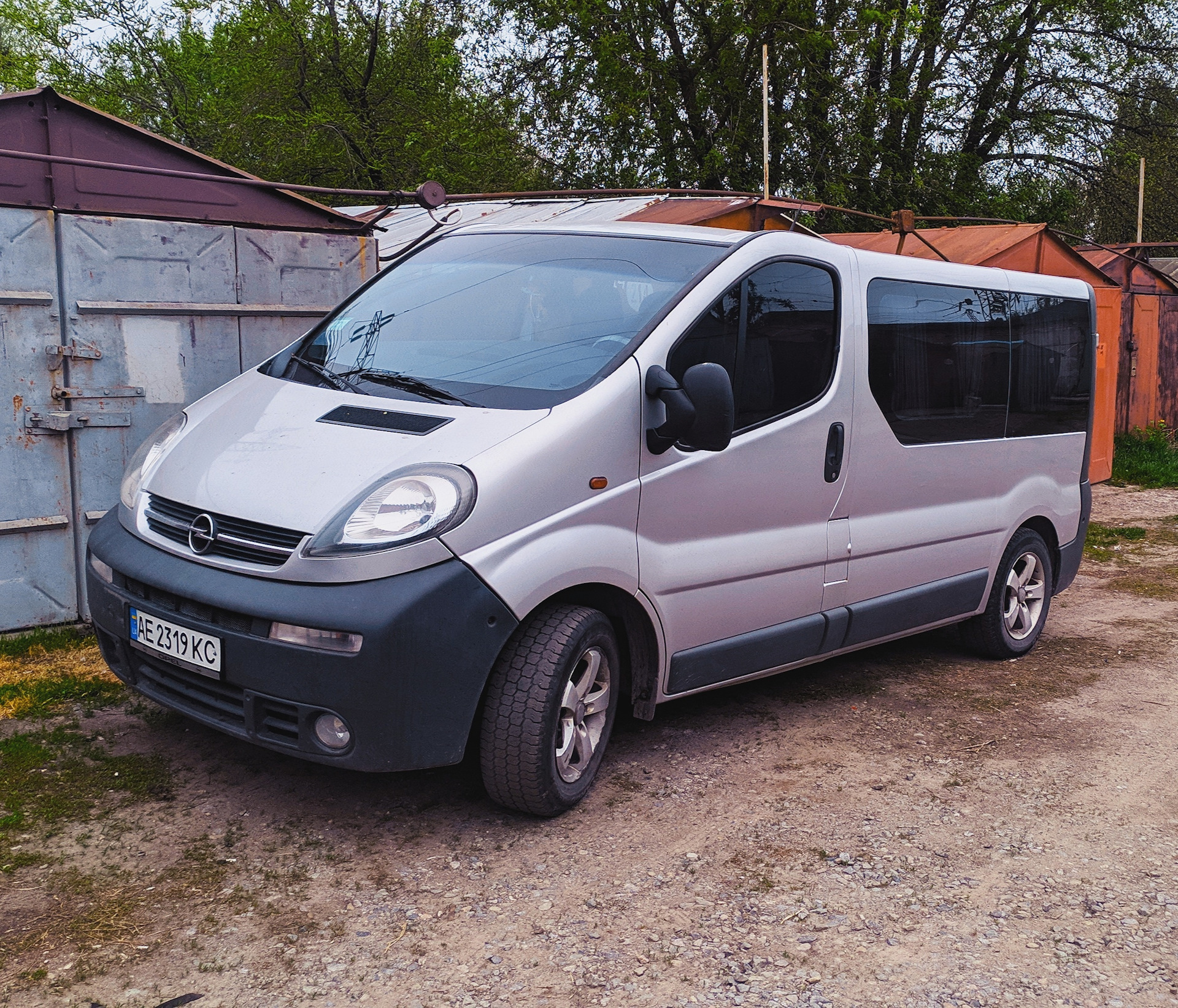 Бус отзывы. Opel Vivaro 2. Бус Опель Виваро. Опель Виваро 2.5 дизель. Опель Виваро дизель 2005г.