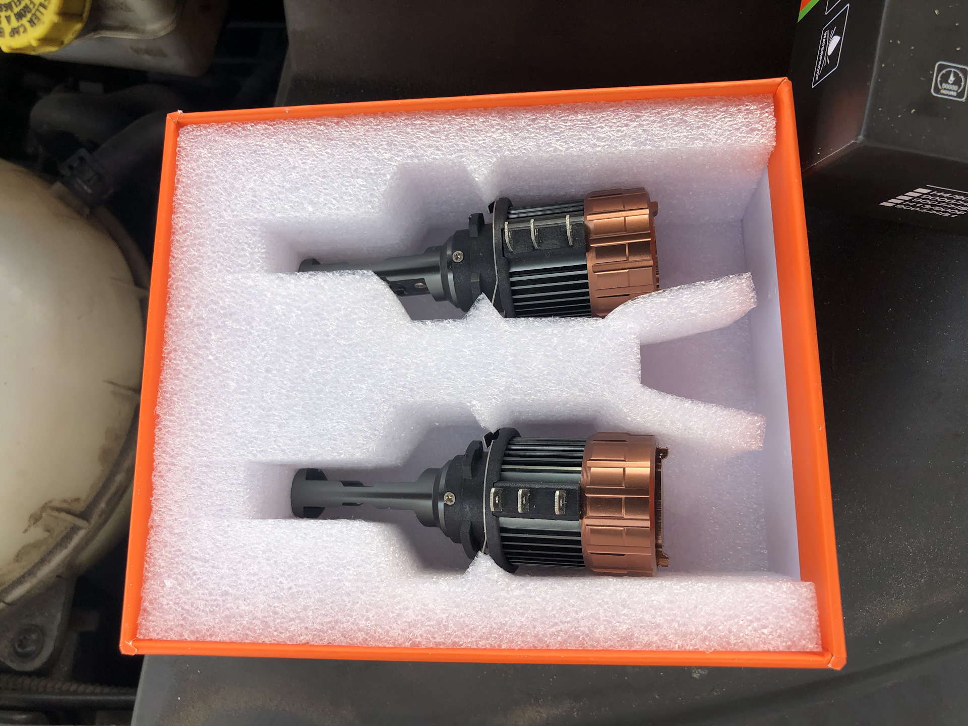 Замена ламп ходовых огней/дальнего света — Volkswagen Multivan (T5), 2 ...