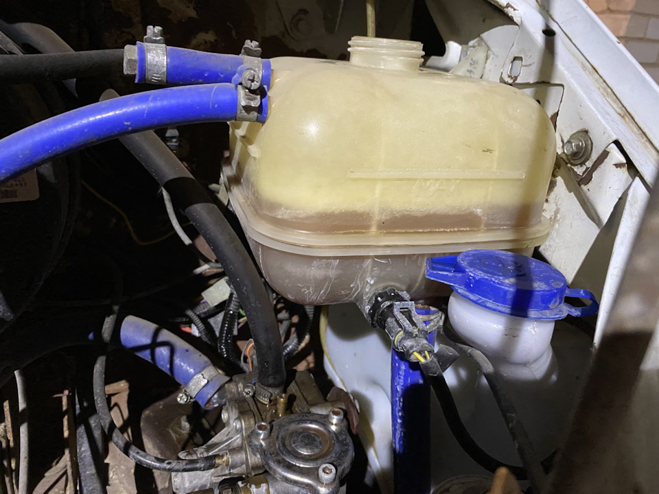 Течь расширительного бачка — ГАЗ Газель, 2,5 л., 2006 года | запчасти ...