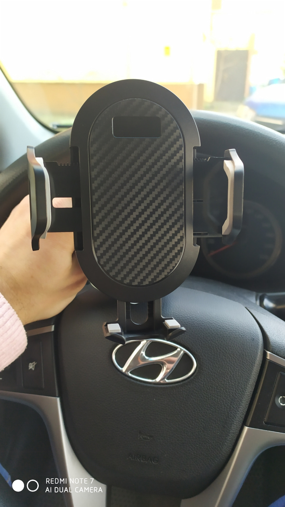 Травка зеленеет, Солнышко блестит; Ласточка с весною В сени к нам летит ...