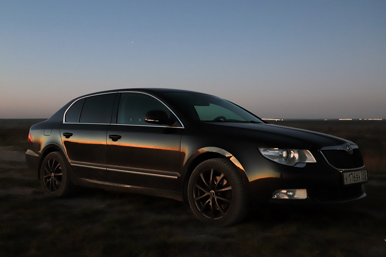 Шкода суперб расход. Шкода Суперб 2. Шкода Суперб 2 Лонг версия. Skoda Superb 2 цвета. Суперб 2 губа.