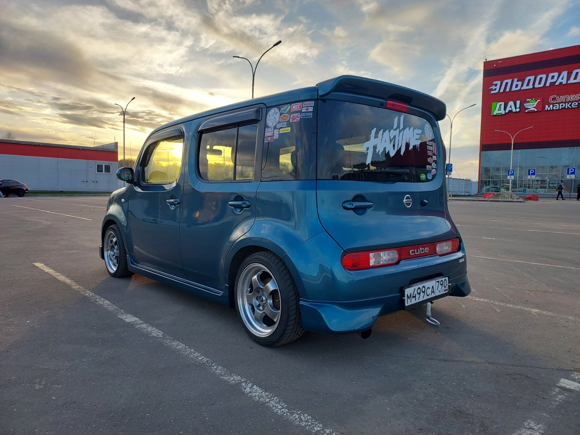 Nissan Cube электромобиль