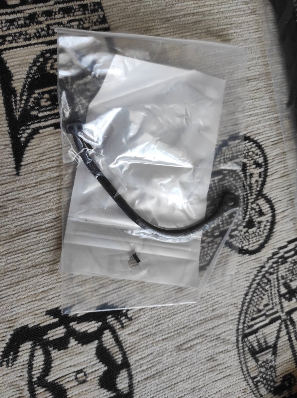 Тросик крышки бака.Не думал что это ломается вообще — Audi A6 (C6)