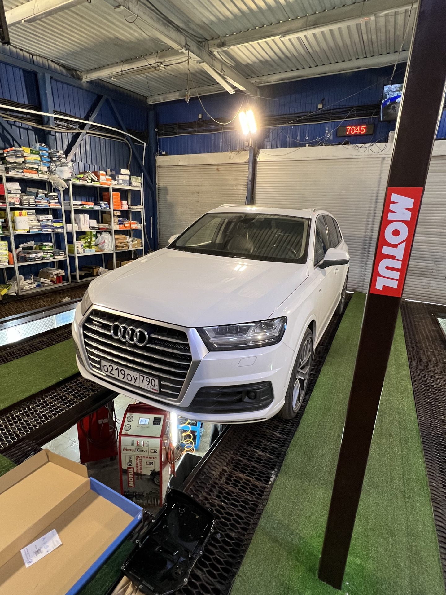 Замена масла в АКПП, редукторах и торсене. — Audi Q7 (2G), 3 л, 2016 ...