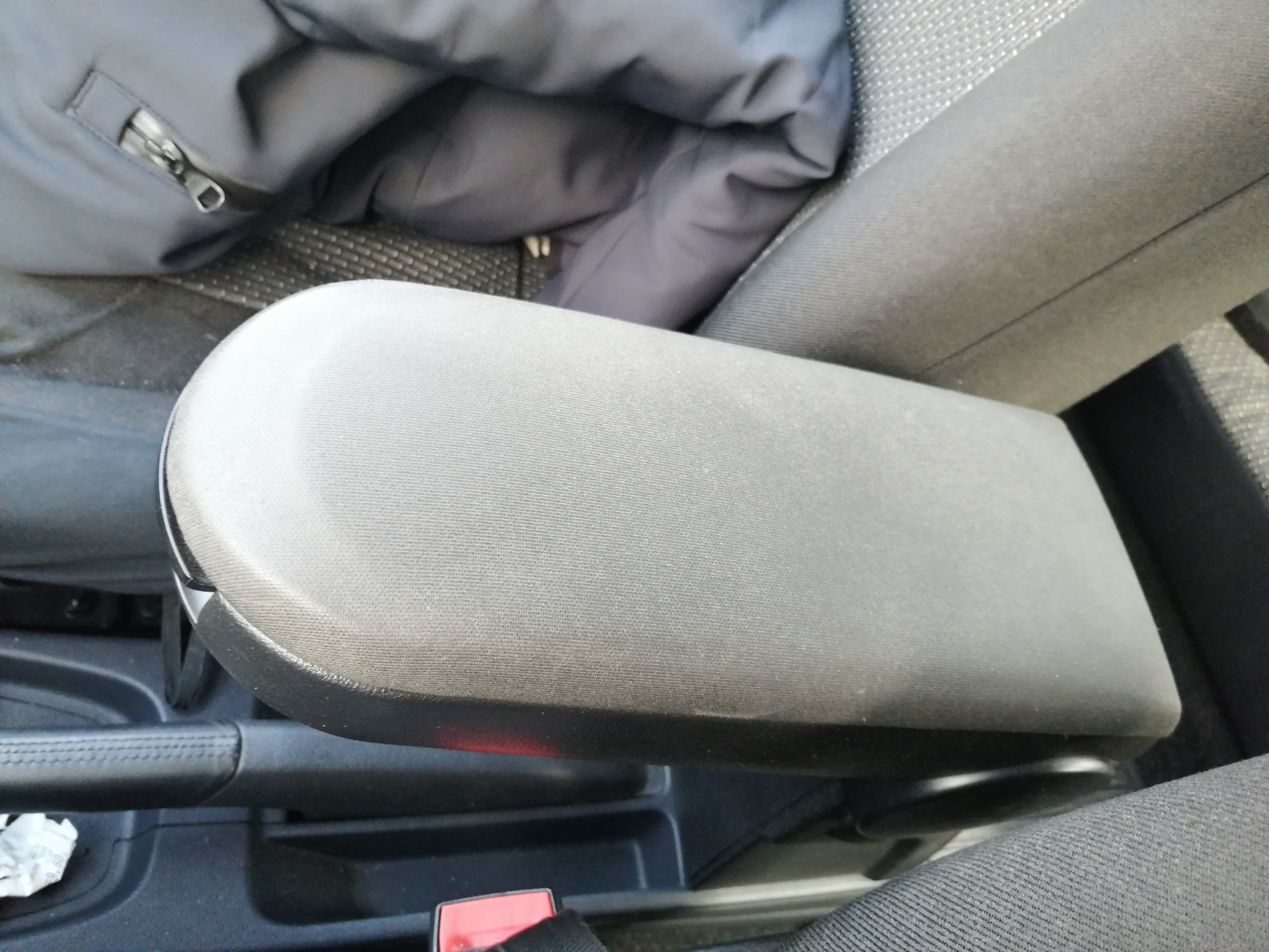 Крышка подлокотника — Volkswagen Polo Sedan, 1,6 л, 2017 года ...