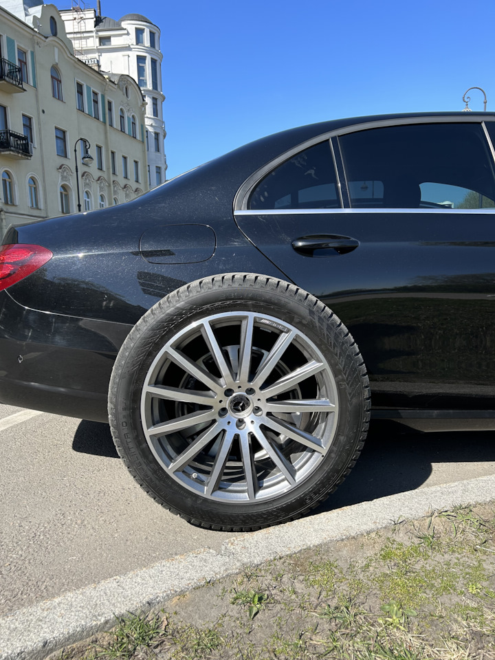 Литые диски Mercedes 9,5Jx22 ET45 5x112 на Mercedes-Benz GLS (X167). Б ...