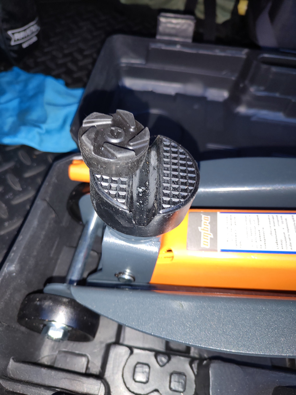 Заменил резиновый подпятник, заказал с али. — Volkswagen Polo Sedan