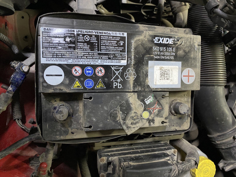 Замена аккумулятора Шкода Фабия 1.6 — Skoda Fabia Mk2, 1,6 л, 2014 года ...