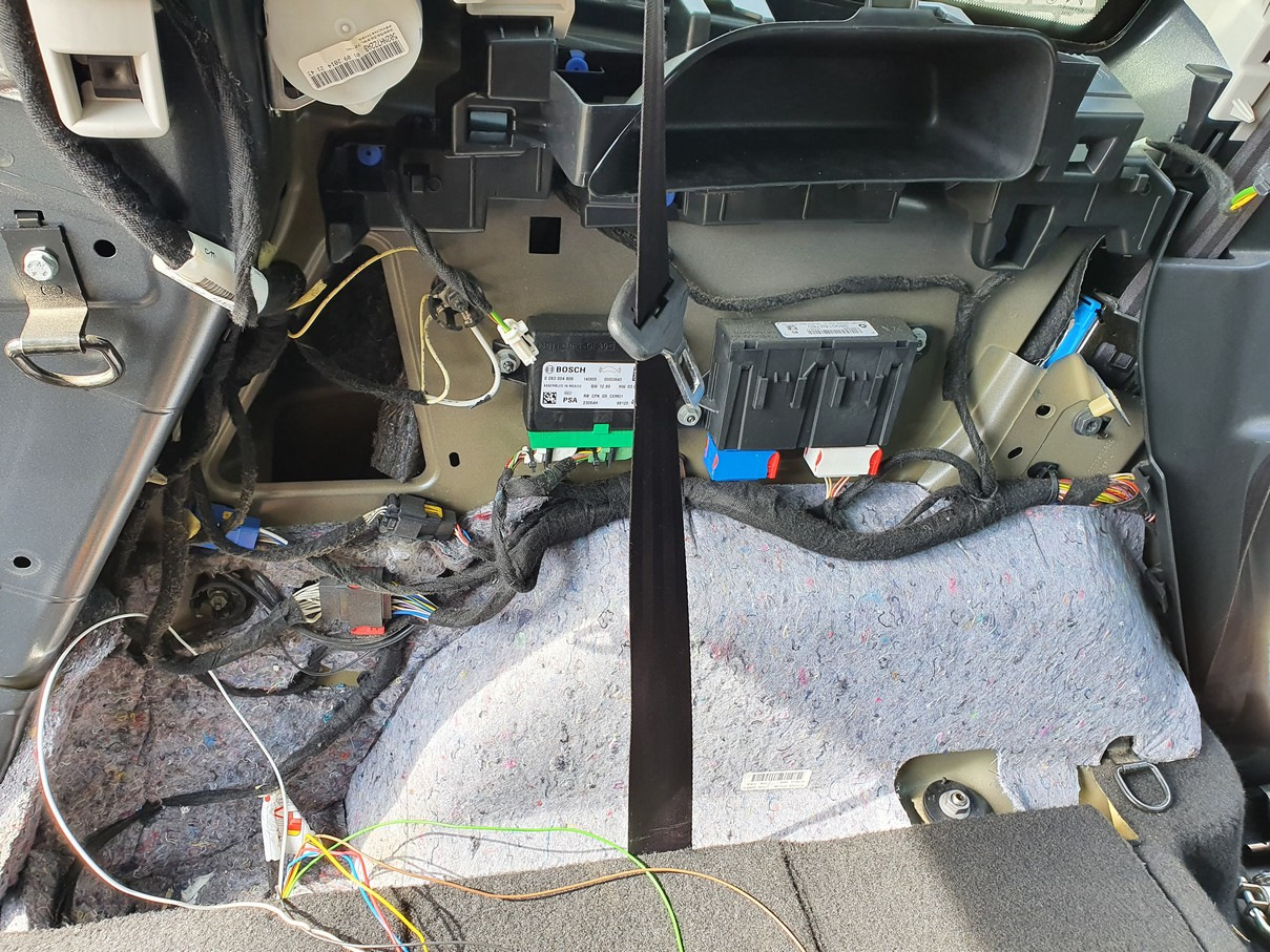 Установка прицепного устройства — Citroen Grand C4 Picasso (2G), 1,6 л ...