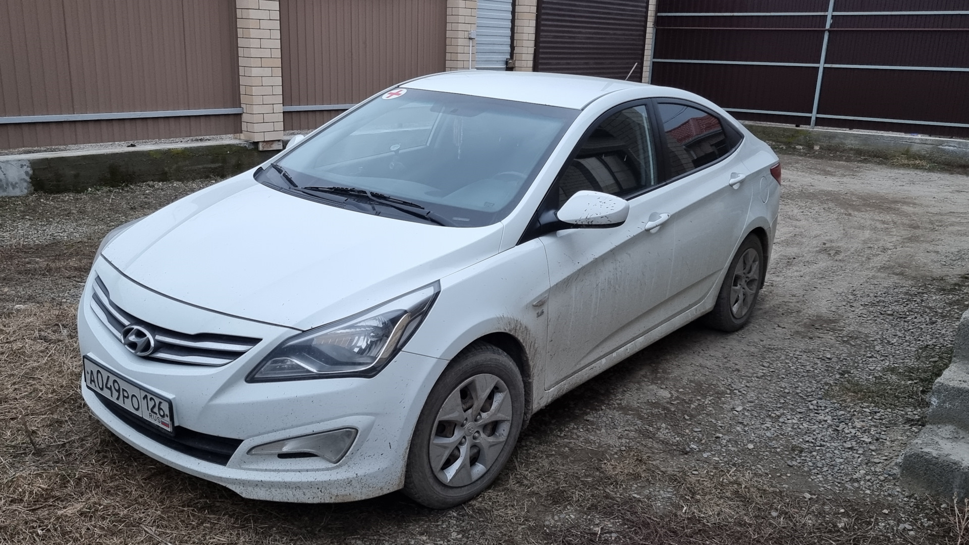 Хендэ solaris 2015. Хендай солярис 15 года. Hyundai solaris 16. Хендай солярис хэтчбек на дисках. Хендай солярис хэтчбек 2015 серебристая.