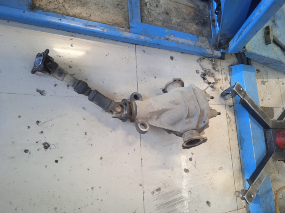 Замена пыльников задних приводов. — Nissan Serena Mk I (C23), 2 л, 1998 ...