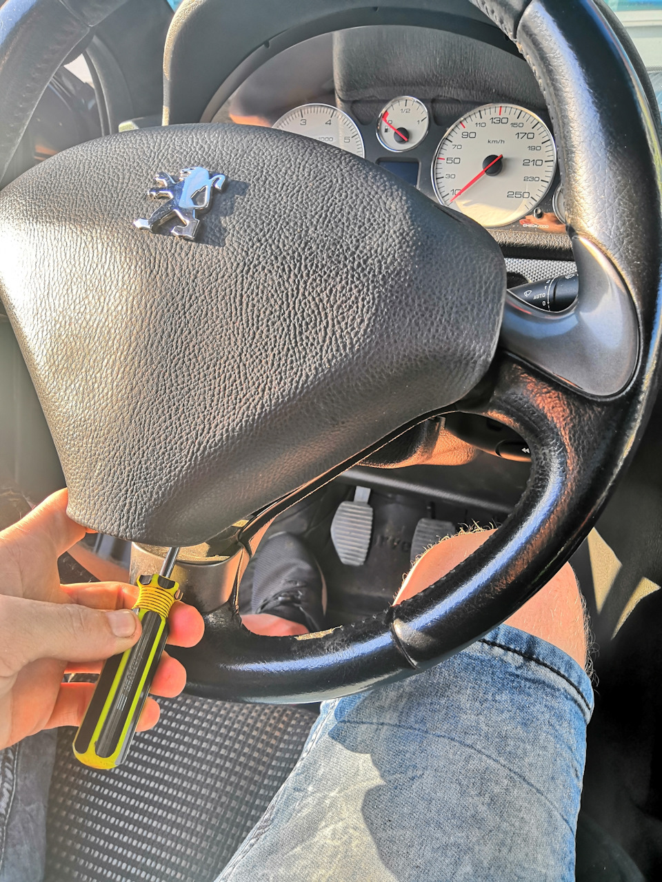 Натяжка цепи.Устранение течи масла с передней крышки. — Lada 21043, 1,5 ...