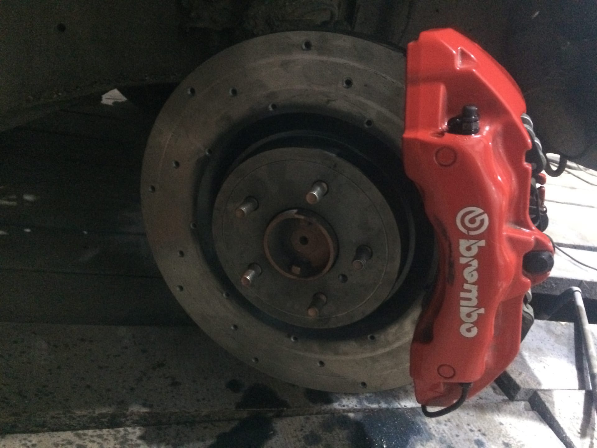 Установка тормозов. Суппорта BREMBO z17 на Nissan Skyline r34. Тормозной диск Nissan 370z. Тормоза от 220 Skyline. Суппорта от Порше на Ниссан.