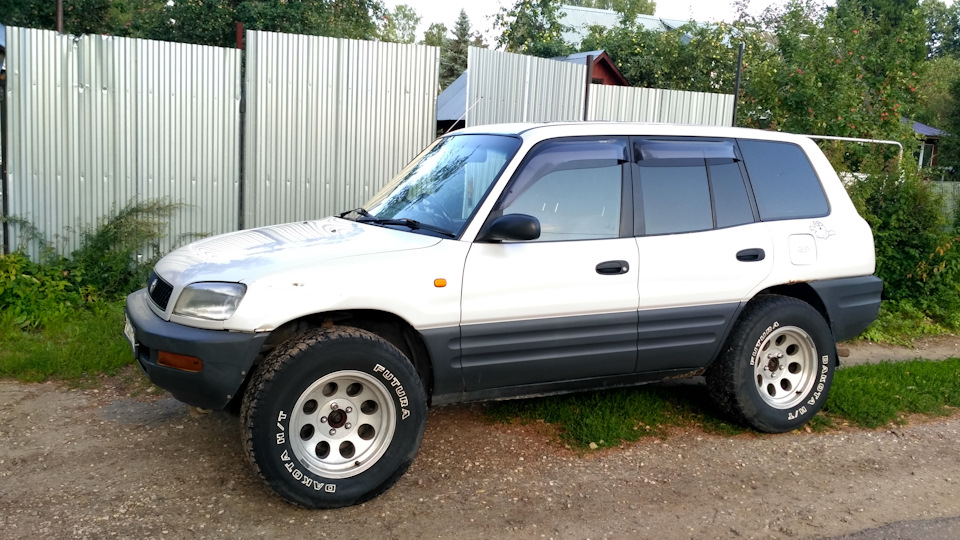 Переклейка лобового стекла — Toyota RAV4 (I), 2 л, 1995 года | своими ...