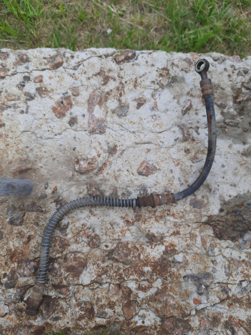 Лопнул тормозной шланг — Mitsubishi Carisma, 1,6 л, 2001 года | поломка ...