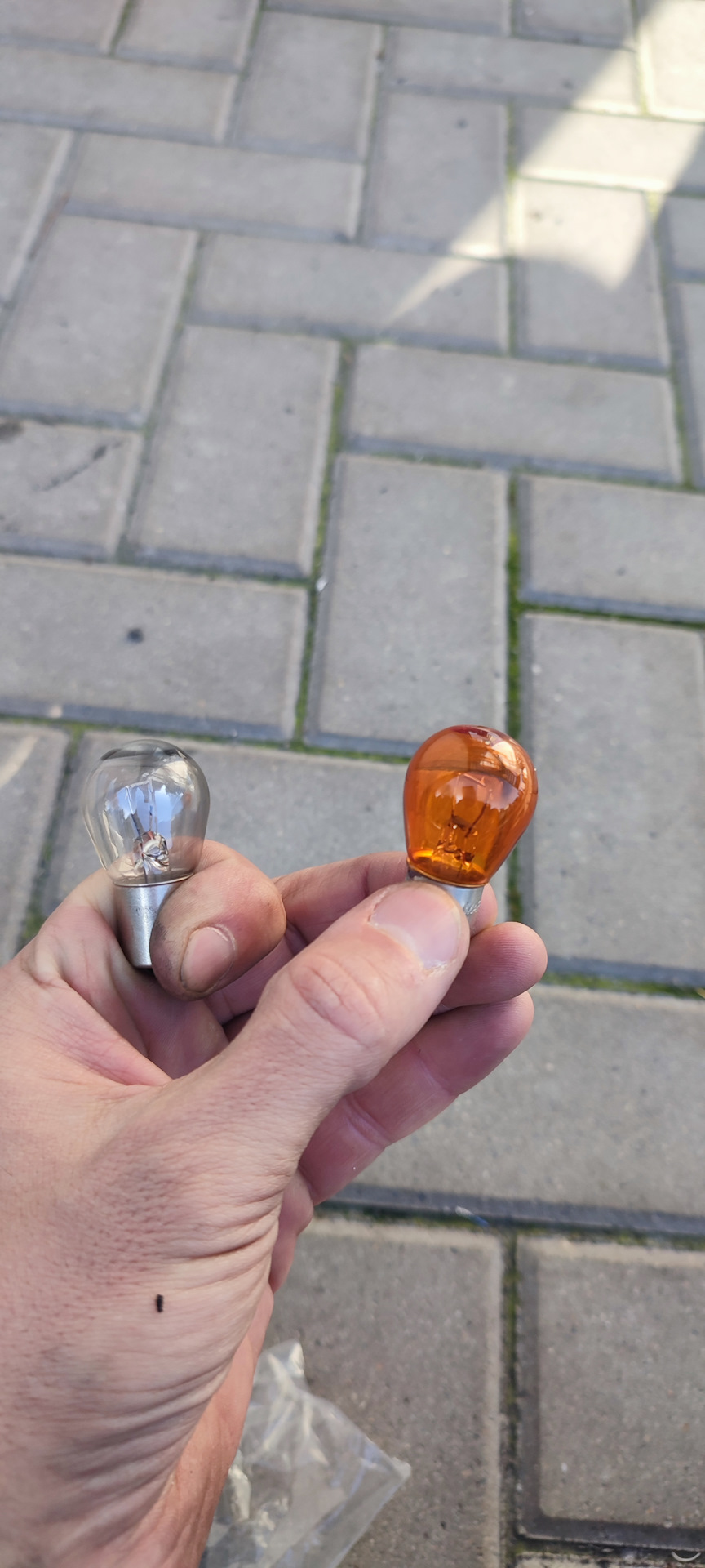 Замена ламп дневных ходовых огней, и габаритов на оранжевые — Audi A8 ...