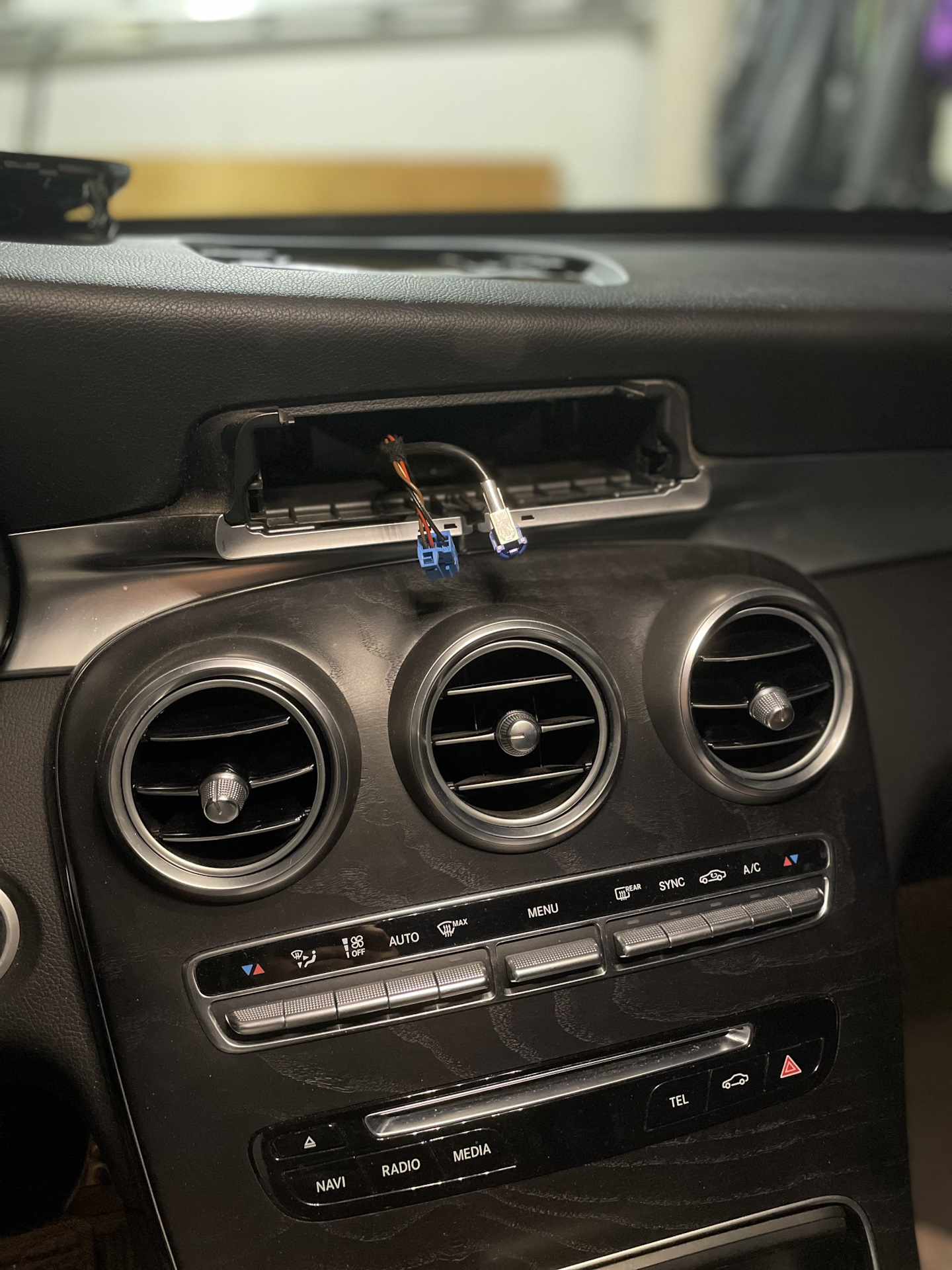 Снять экран и избавится от очередного скрипа — Mercedes-Benz GLC (X253 ...