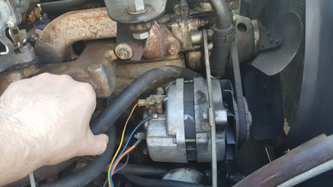 Генератор уаз на ваз 2114. Замена генератора уаз буханка инжектор. Крепление генератора уаз буханка 409. Как снять генератор уаз буханка инжектор. Кронштейн крепления генератора на уаз хантер.