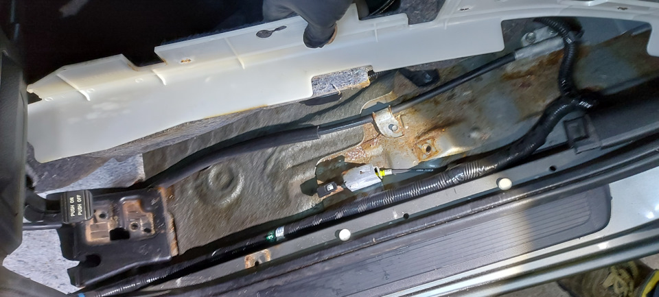 Замена троса ручника, дисков, колодок — Honda FR-V, 1,8 л, 2008 года ...