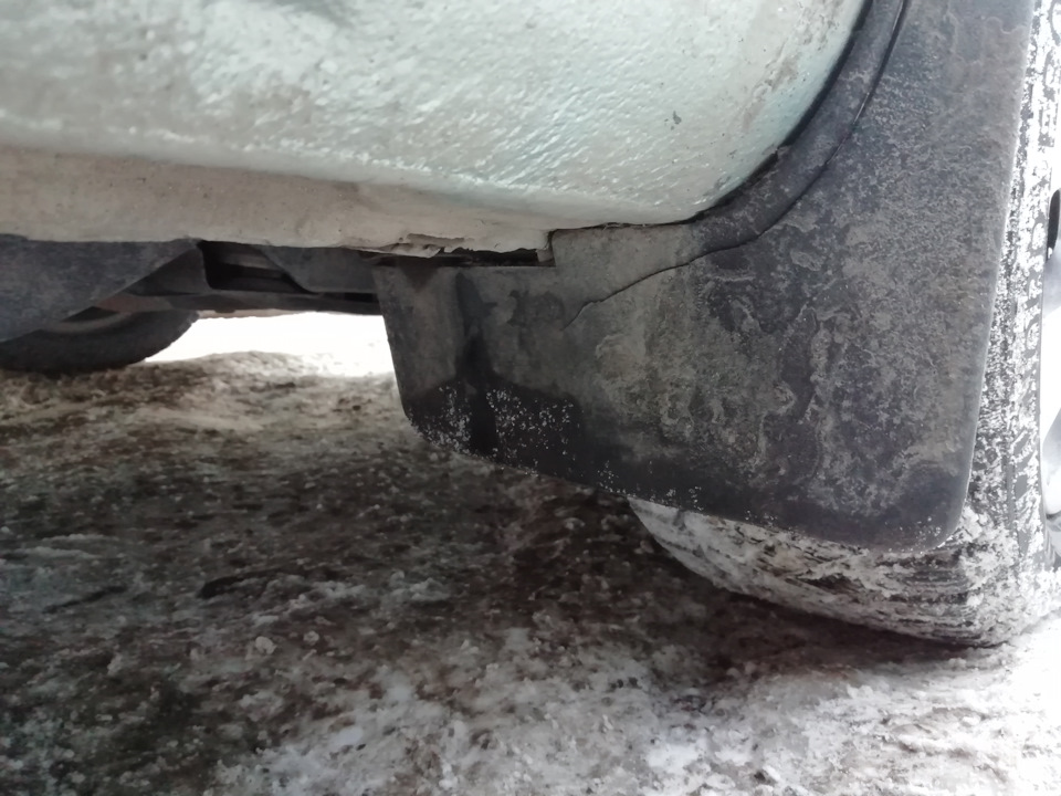 Брызговик передний — Skoda Fabia Mk2, 1,4 л, 2012 года | запчасти | DRIVE2