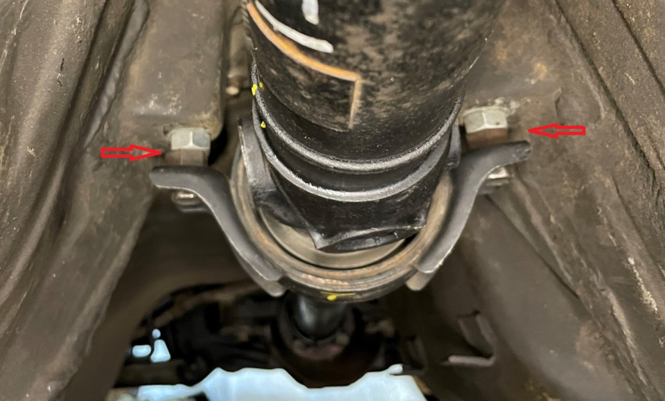 Горизонт между концевиками коробки и редуктора, конечно же, не стреляет. Уровнем выровнили плоскость передней части, пришлось подложить по паре шайб с каждой стороны под крепление подвесного. При тестировании коробки посторонней вибрации и звуков не выявлено. — Toyota Altezza