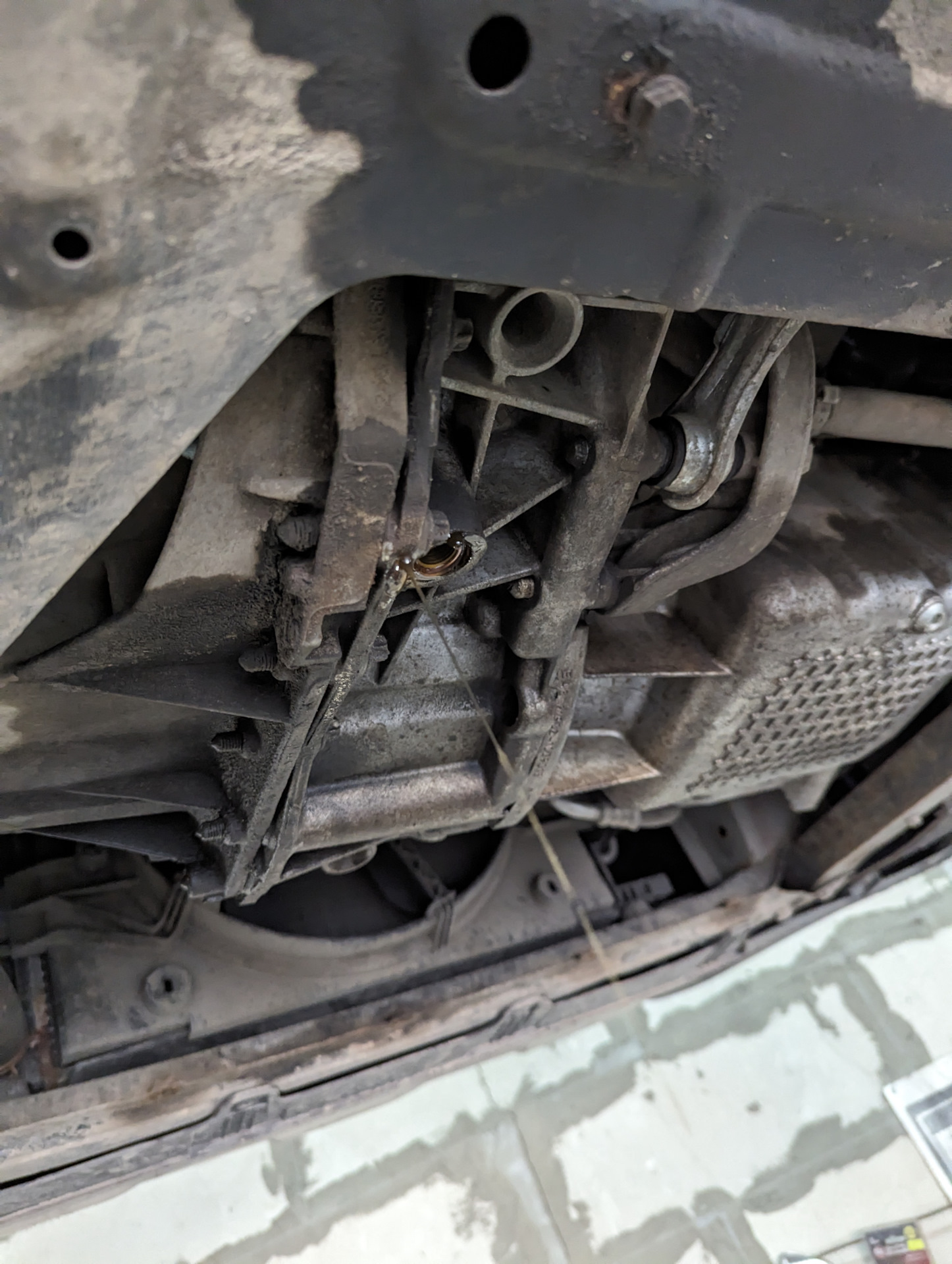 Заменил масло в коробке на 155тысячах. Двигатель не потеет — Lada Vesta ...