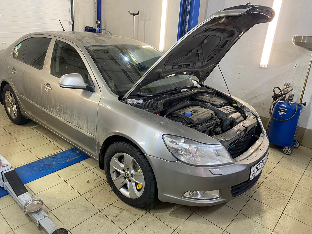 Skoda octavia a5 1.8 tsi. Skoda Octavia a5 FL аккумулятор 1.8 TSI. 1.8 TSI сборка. Шкода сборки ваг.