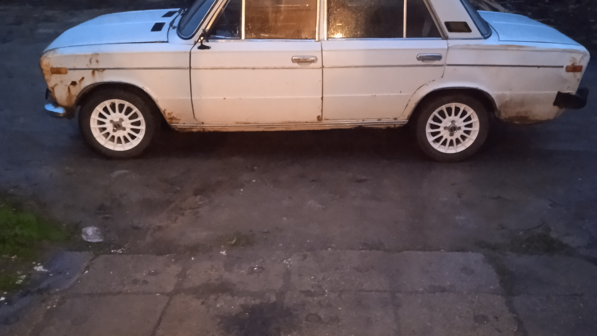 Lada 2106 1.6 бензиновый 1981 | Белая жигули из под деда на DRIVE2