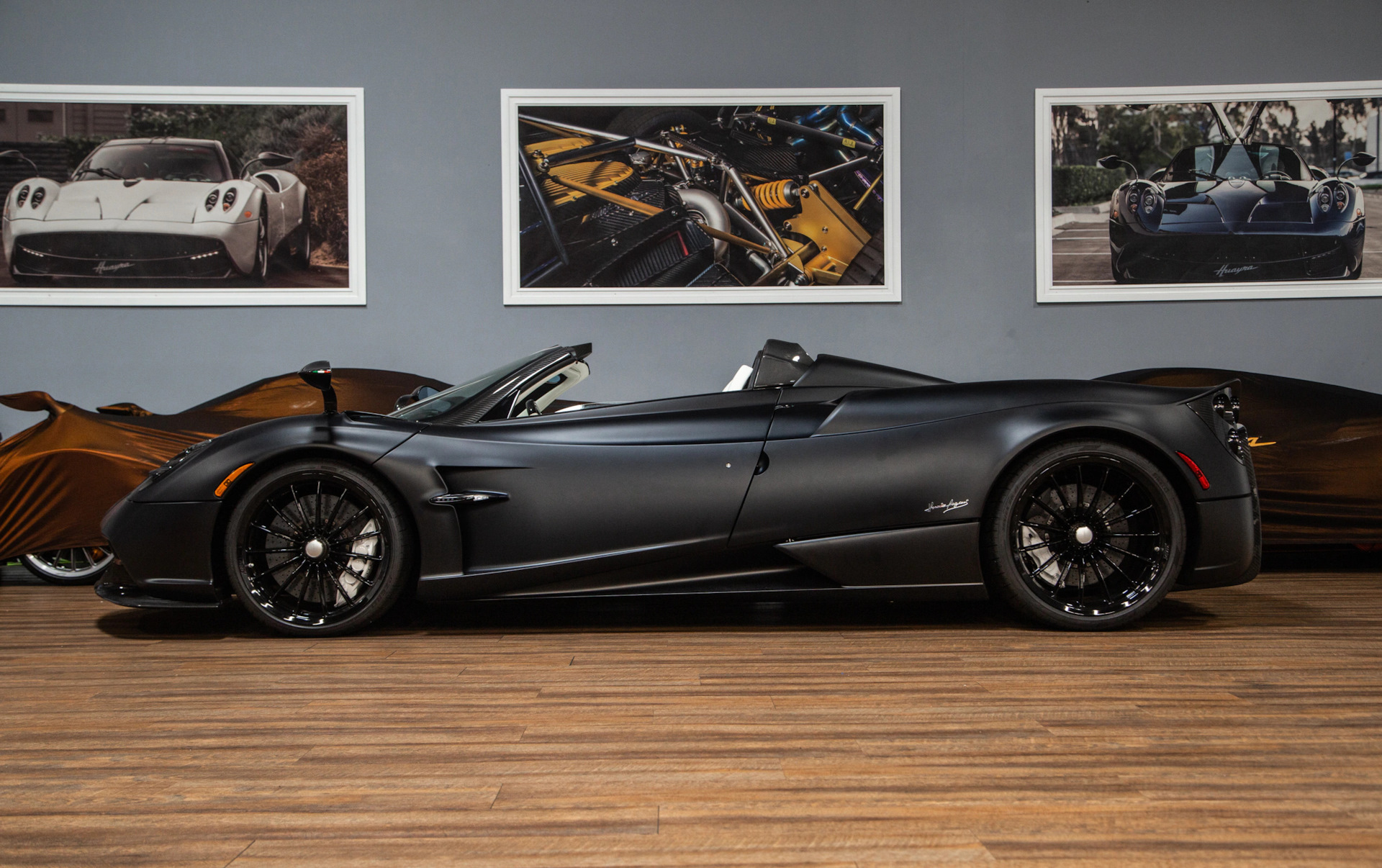 Pagani Huayra черная