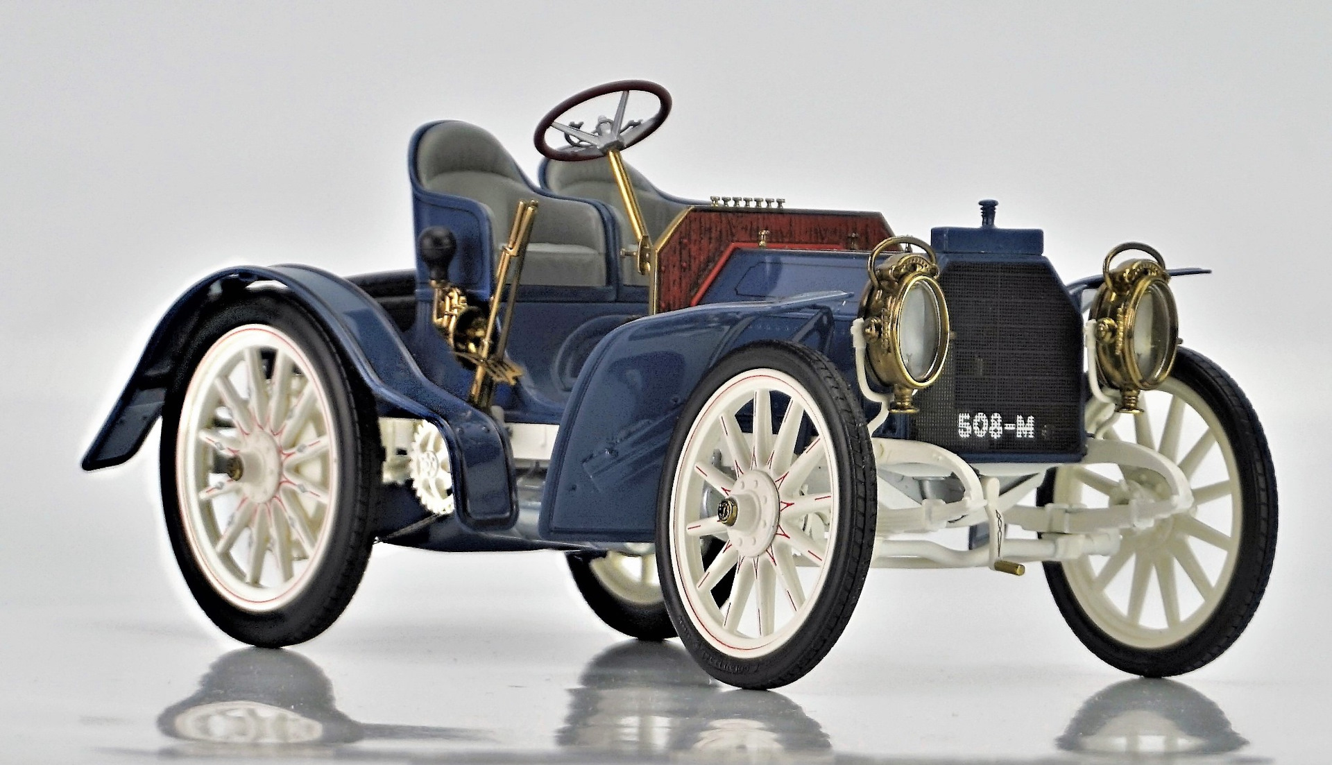 Выпущен первый в мире. Mercedes 35hp 1901. Mercedes 35 PS. Mercedes Simplex 40 PS. Mercedes 35 PS 1901.