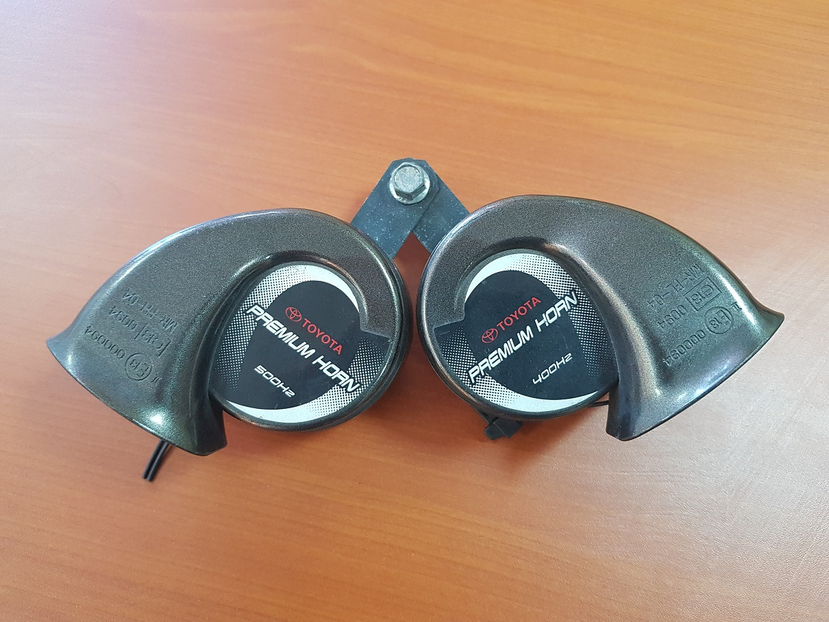 Сигналы camry. Toyota Premium Horn. Звуковой сигнал Premium Horn Toyota. Сигналы Premium Horn. Звуковой сигнал Тойота Камри 50 Premium Horn.