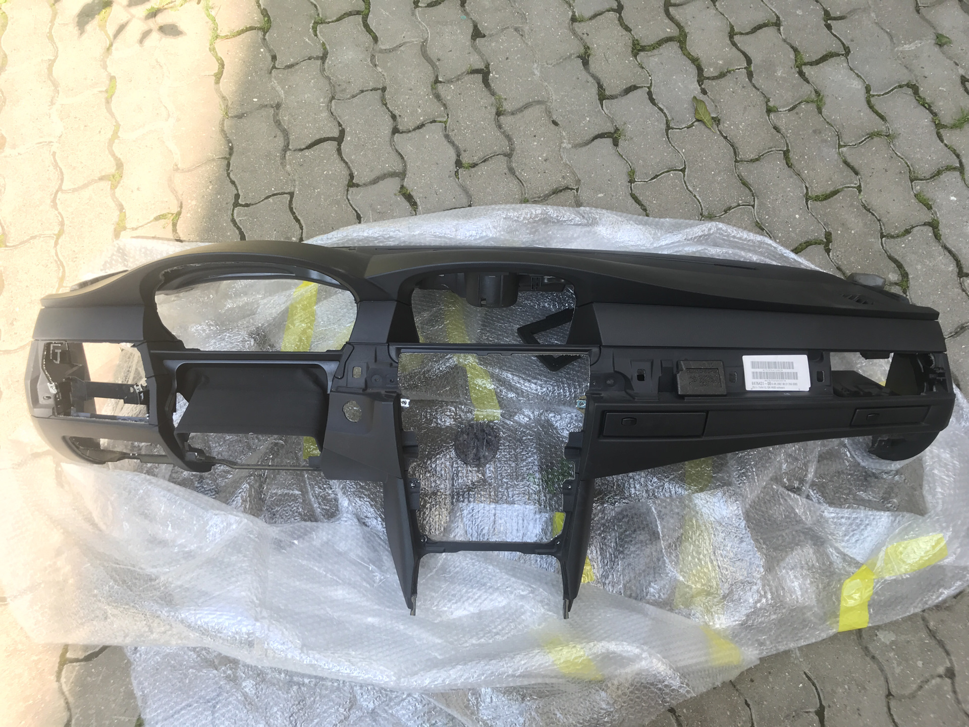 Торпеда под. Торпедо bmw e60. торпедо с подстаканниками bmw e90. bmw e60 торпеда рестайлинг. bmw e60 торпедо в кожу.