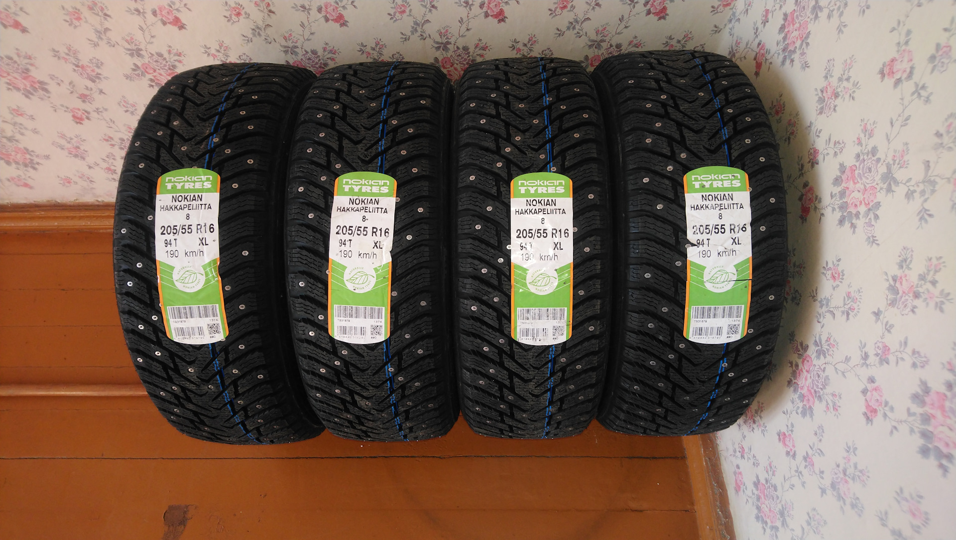 Резина нокиан 10. Hakkapeliitta 205/55 r16. Нокиан хакапелита 10. Nokian Hakkapeliitta 10 ev. Nokian Tyres Hakkapeliitta 9 r16 20555 94t шип.