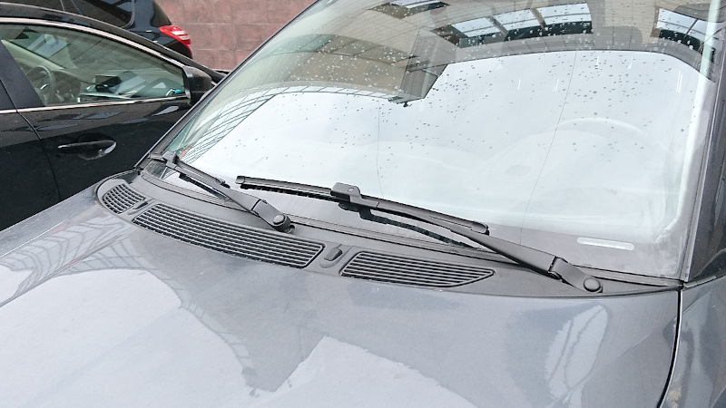Покраска поводков стеклоочистителей — Skoda Fabia Mk2, 1,6 л, 2011 года ...