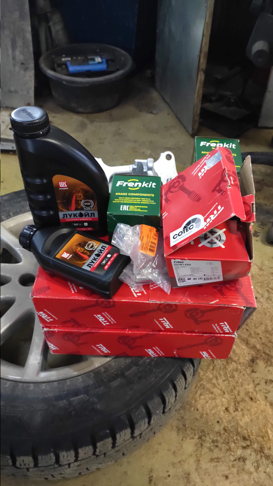 16. Передние тормоза 312 мм. Дребезг топливных трубок — Skoda Octavia ...