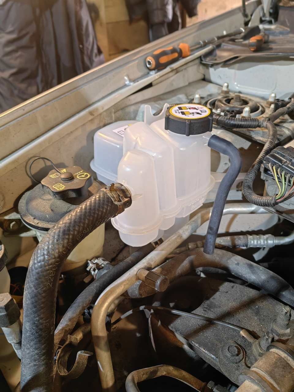 Бачок расширительный + масло АКПП — Mazda Tribute, 3 л, 2004 года ...