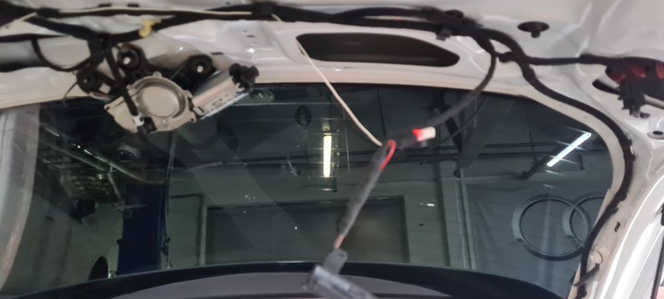 Закрытие багажника с кнопки — Audi Q7 (1G), 3 л., 2011 года | визит на ...