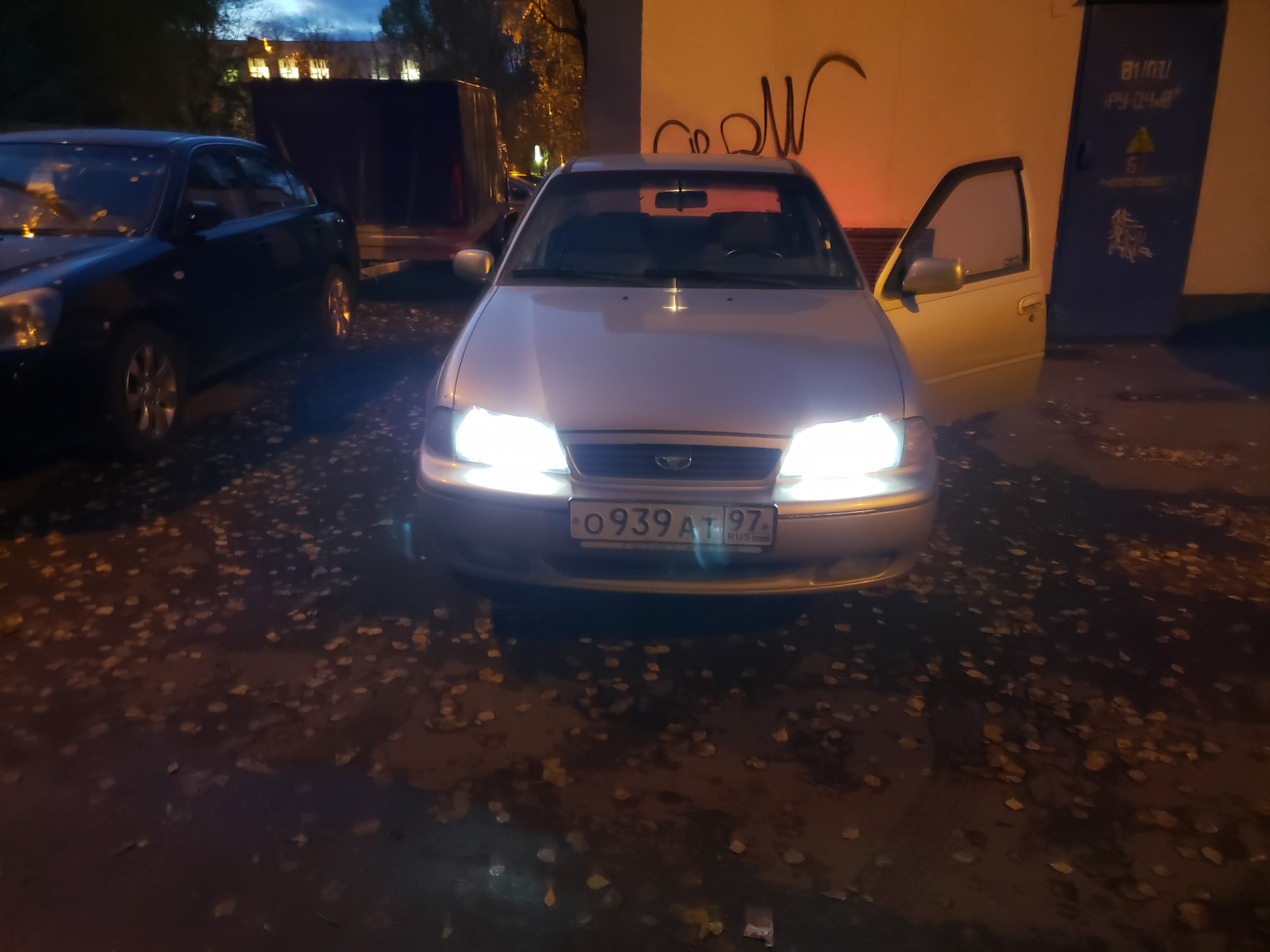 Ближний свет фар nexia 150. Дэу нексия н150 ксенон в ближний. Лампочки daewoo nexia n150. Ближний свет нексия n150. Ближний свет дэу нексия 150.