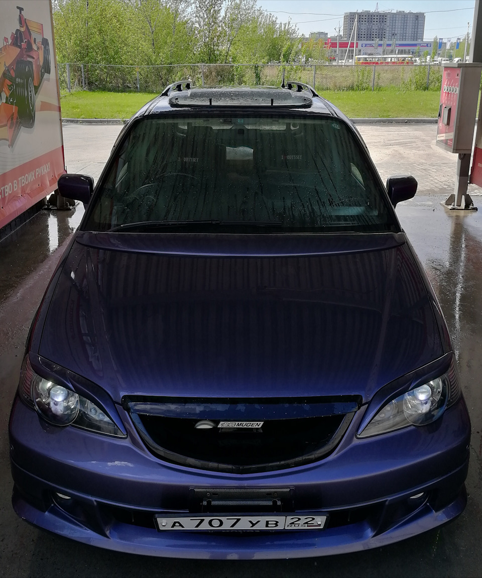 Пришел молдинг на капот, теперь отлично. — Honda Odyssey (2G), 0,5 л ...