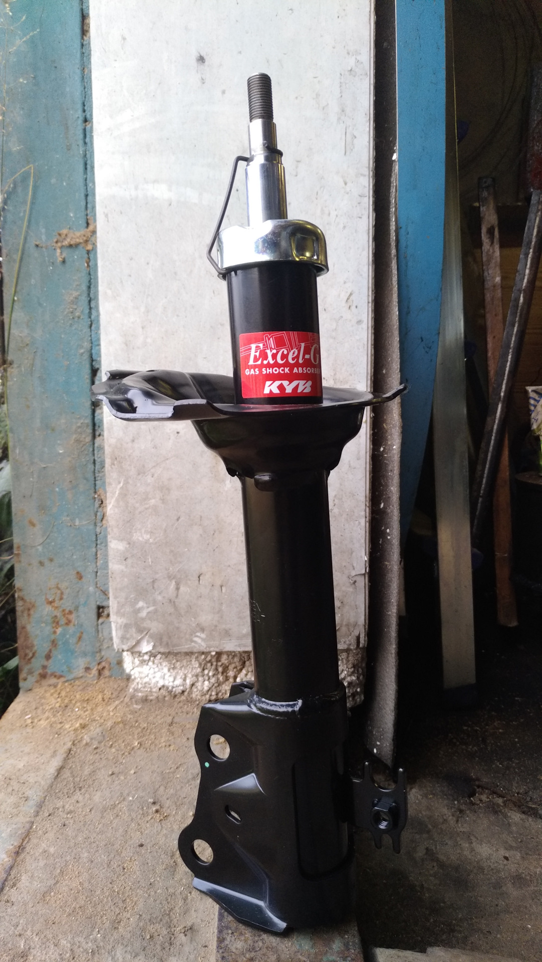 Замена передних стоек c FENOX на KYB — Geely GC6, 1,5 л, 2015 года ...